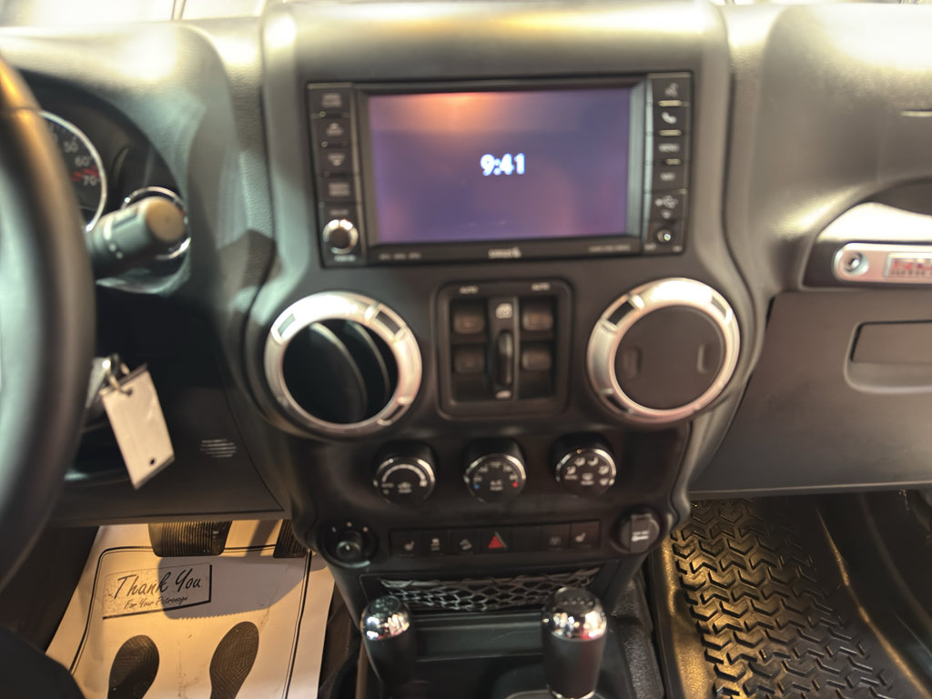 Used 2013 Jeep Wrangler Unlimited Rubicon AWD/4WD image 17