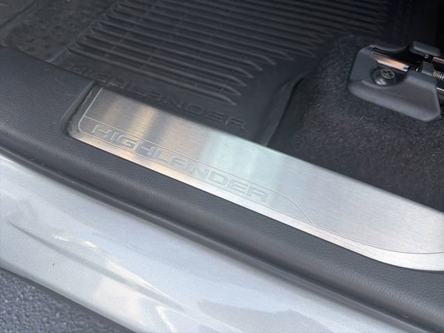 Used 2024 Toyota Highlander Platinum image 16