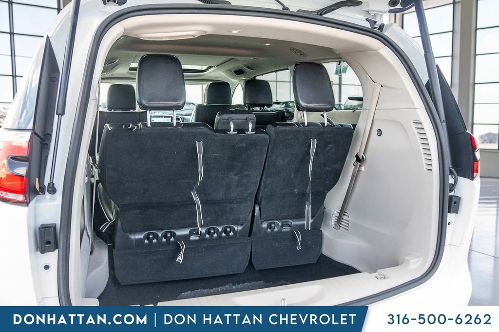 Used 2023 Chrysler Pacifica Limited FWD image 32