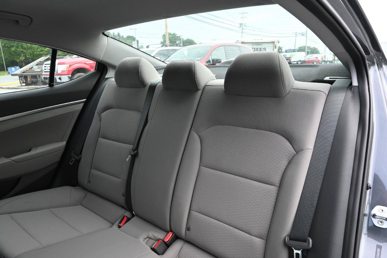 Used 2020 Hyundai Elantra SE FWD image 19