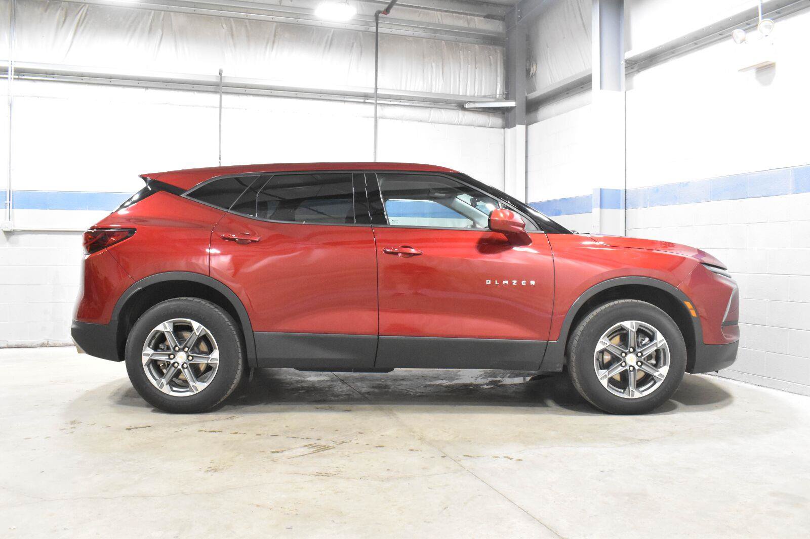 Used 2025 Chevrolet Blazer LT AWD/4WD image 29