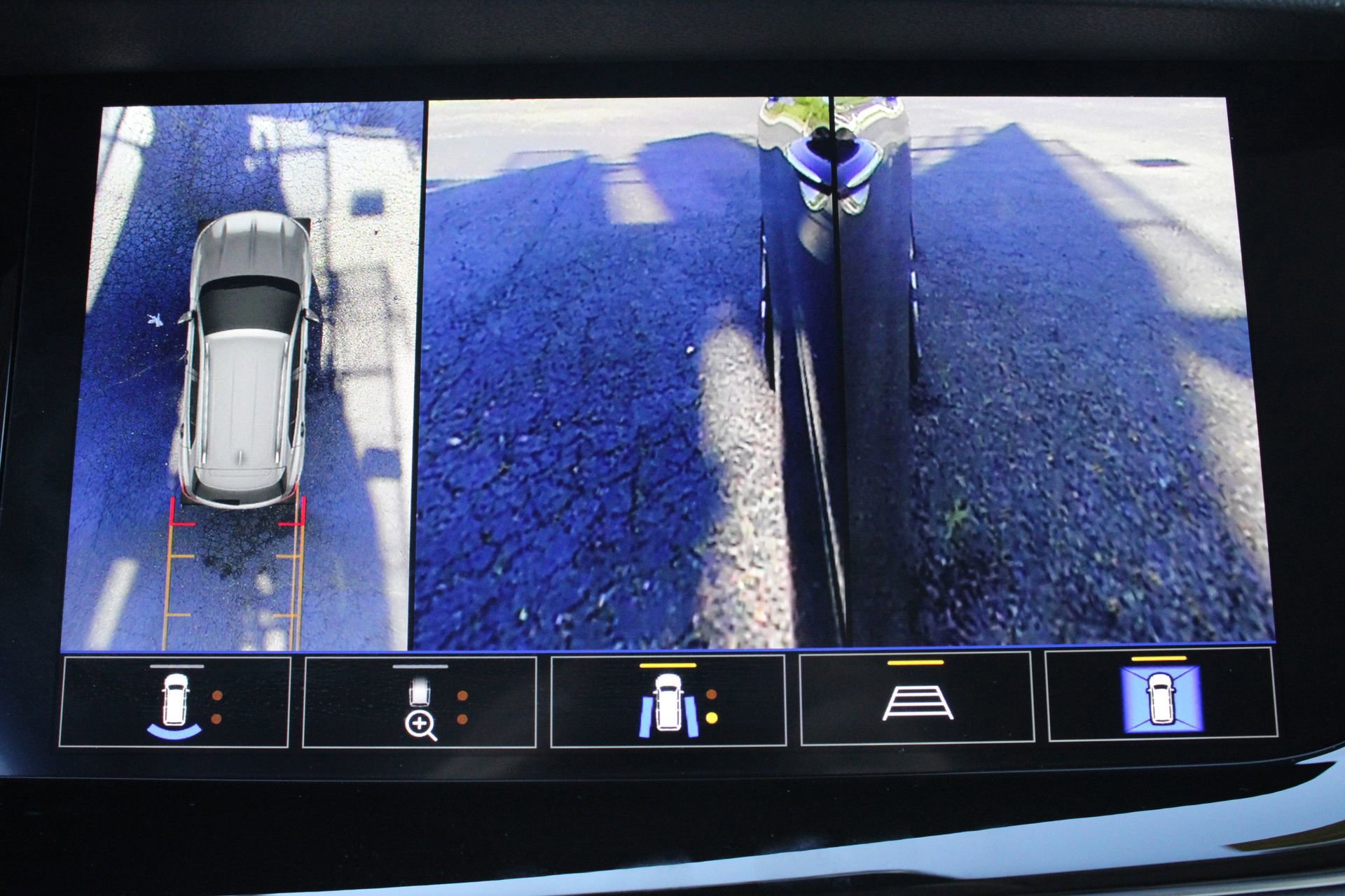 Used 2023 Buick Envision Avenir AWD/4WD image 45