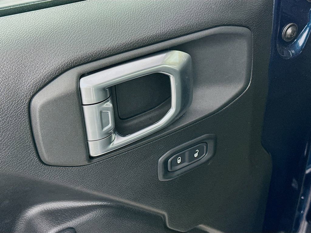 Certified 2025 Jeep Wrangler Sport image 27