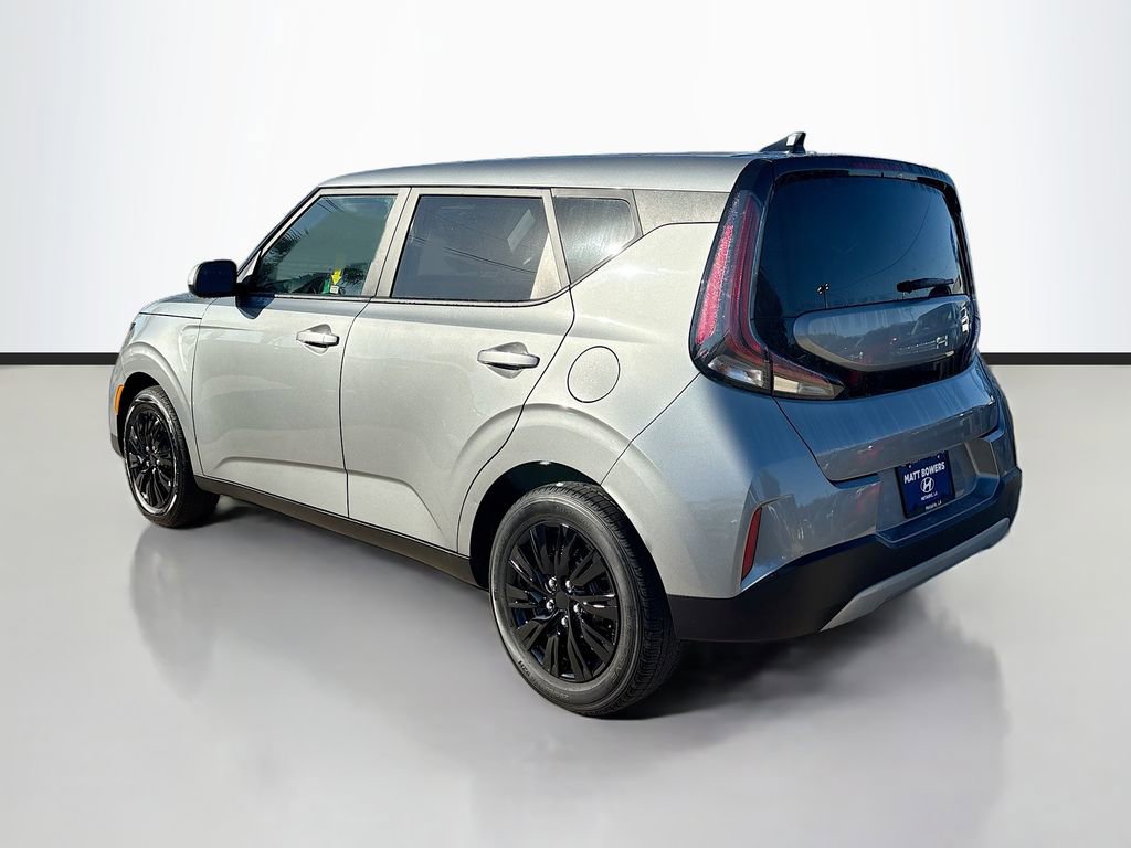 Used 2023 Kia Soul LX image 7
