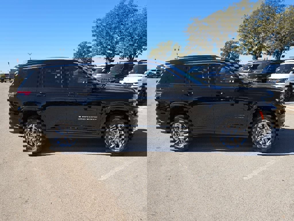 New 2025 Jeep Grand Cherokee L Laredo w/ Luxury Tech Group I image 8