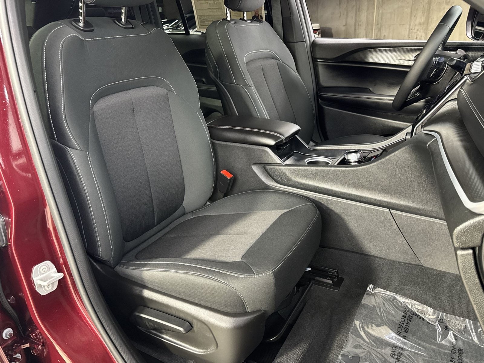 Used 2025 Jeep Grand Cherokee Laredo AWD/4WD image 40