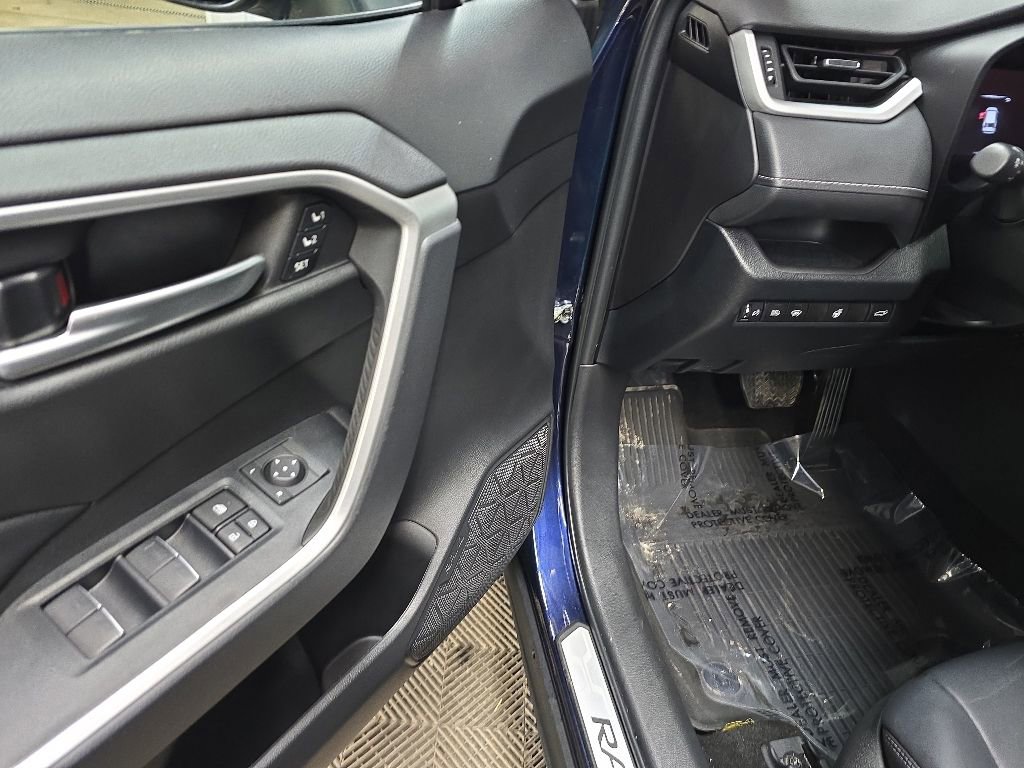 Used 2023 Toyota RAV4 XLE Premium AWD/4WD image 28
