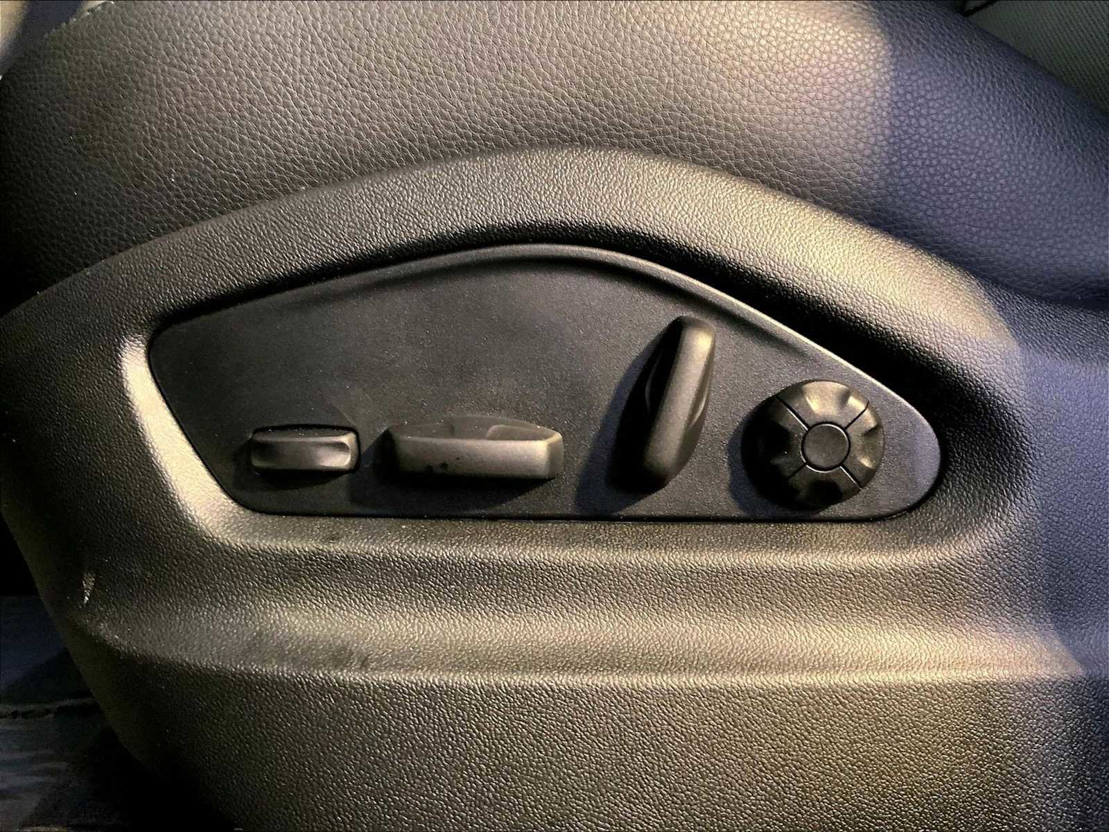 Certified 2025 Porsche Cayenne image 39