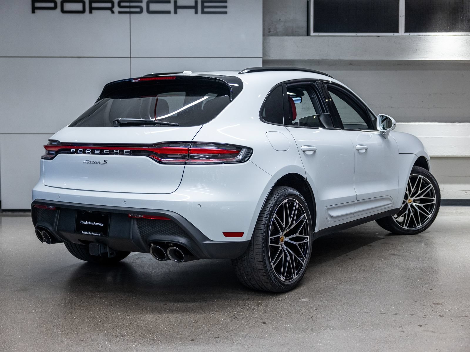 Certified 2025 Porsche Macan S AWD/4WD image 8