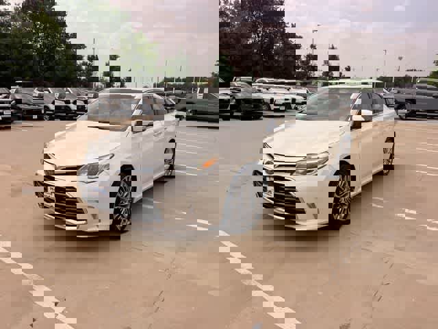 Used 2017 Toyota Avalon Limited FWD image 2