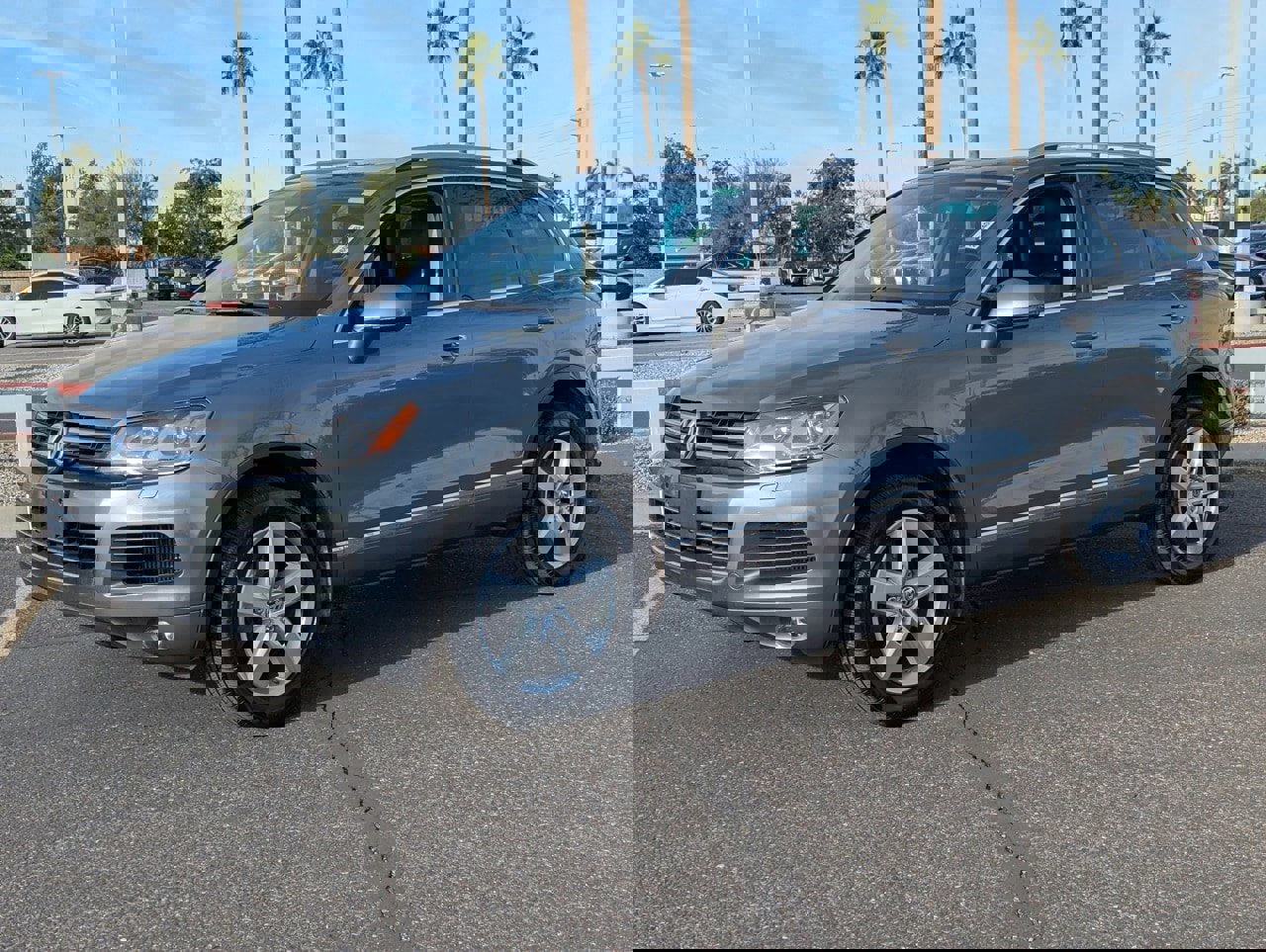Used 2014 Volkswagen Touareg TDI image 2
