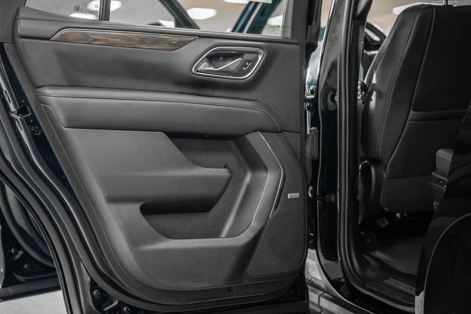 Used 2023 Chevrolet Tahoe Z71 w/ Luxury Package AWD/4WD image 38