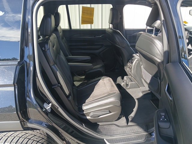 Used 2023 Jeep Grand Cherokee L Laredo image 37