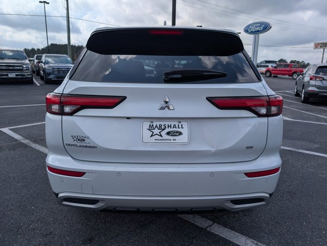 Used 2024 Mitsubishi Outlander SE AWD/4WD image 4