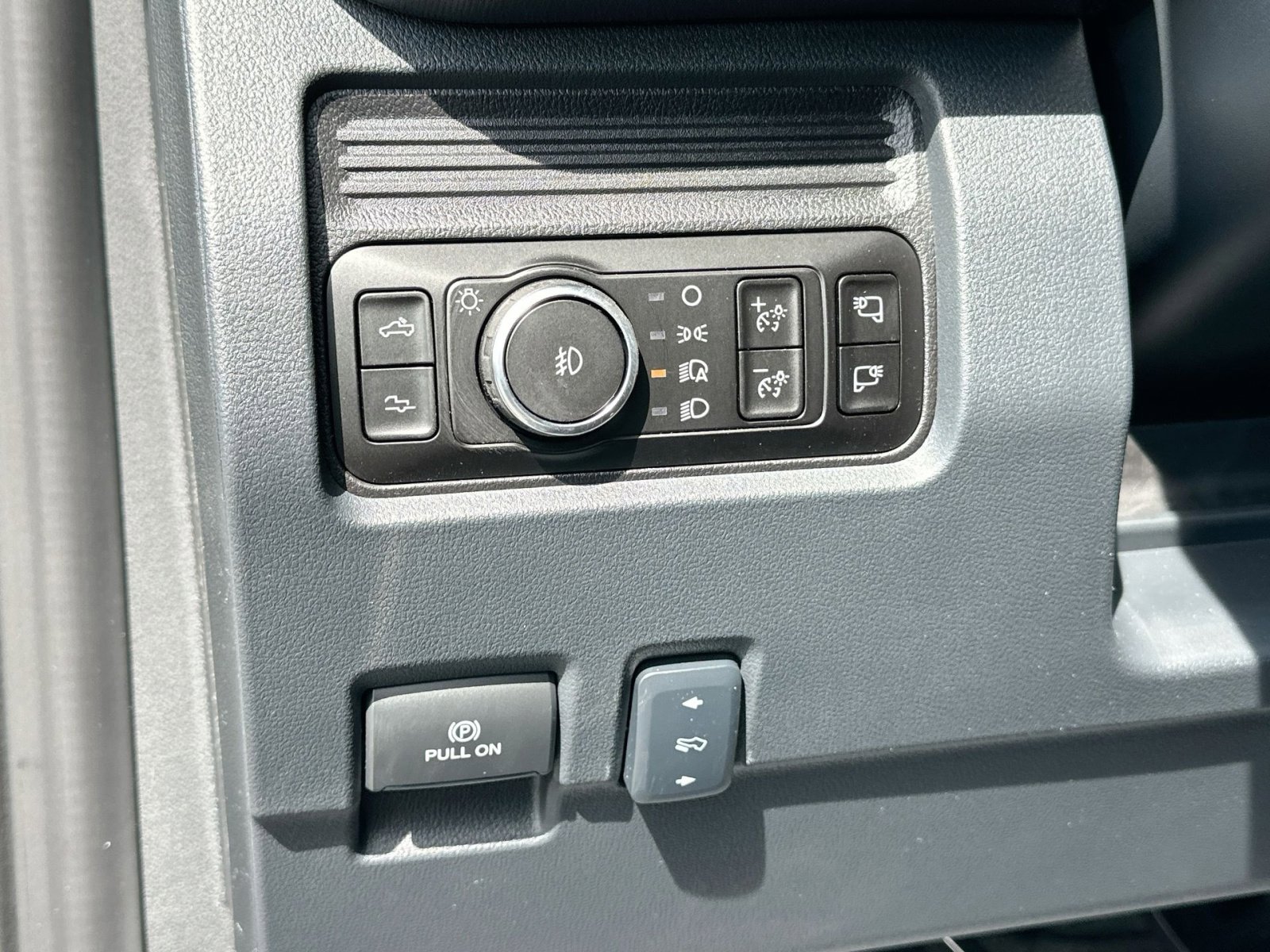 New 2026 Ford F250 Platinum w/ Tremor Off-Road Package image 17