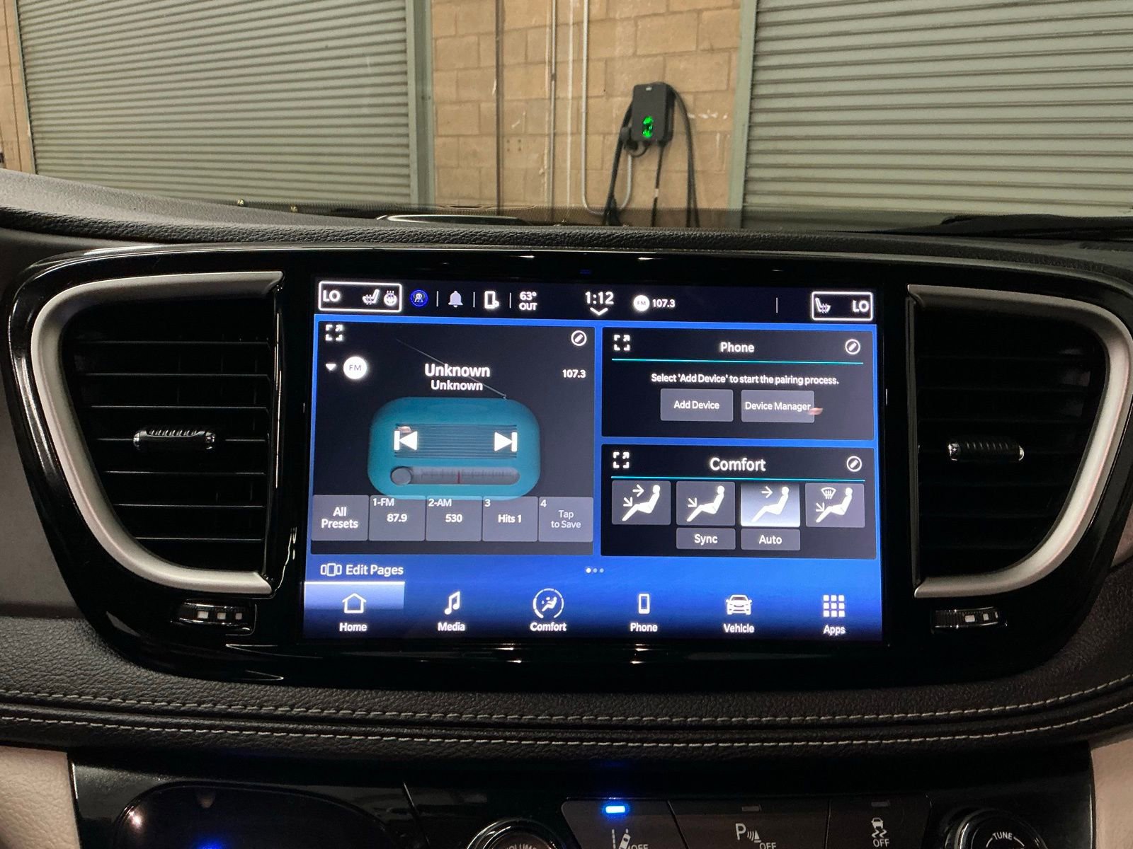 Used 2023 Chrysler Pacifica Touring-L image 31