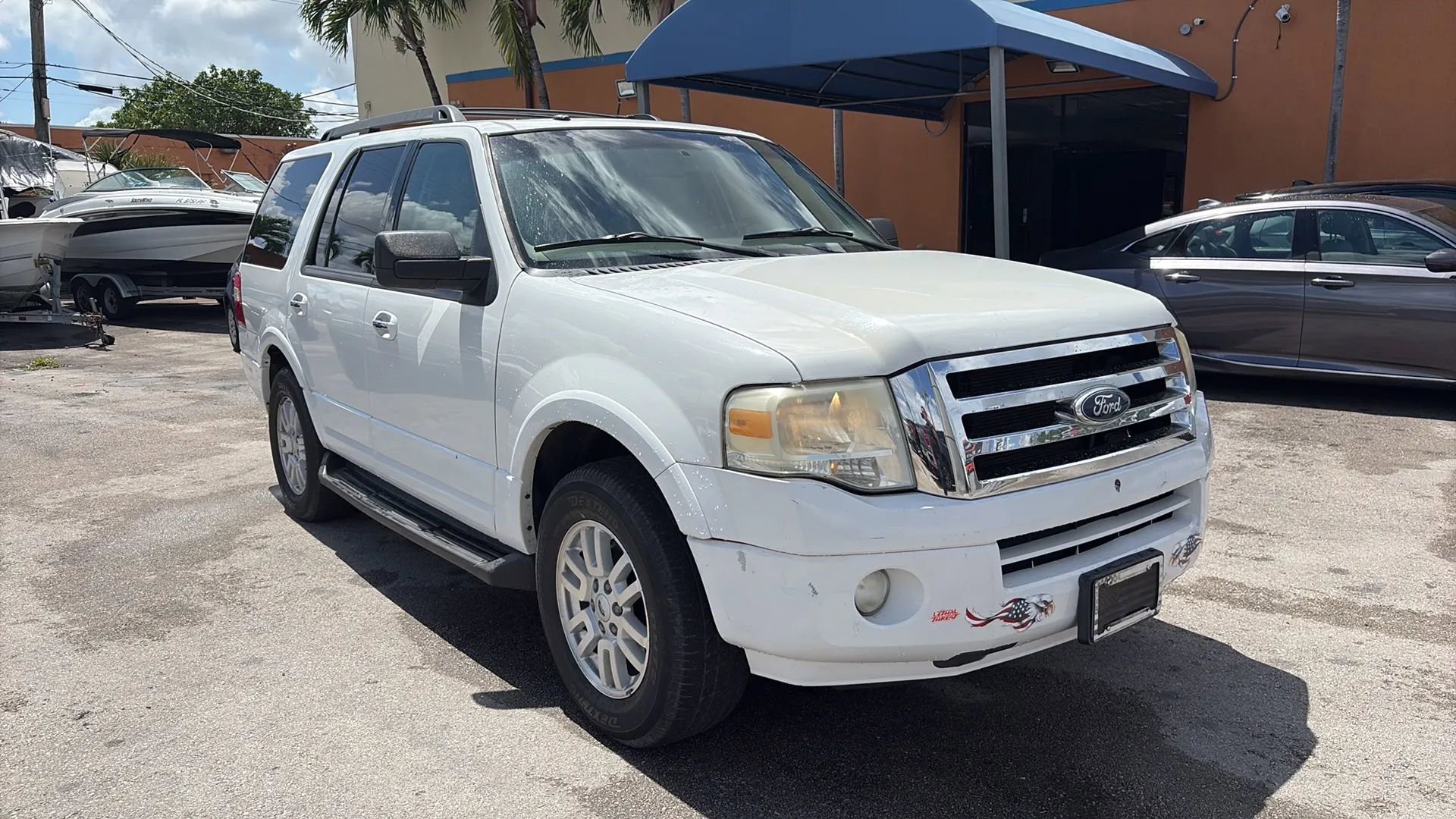 Used 2014 Ford Expedition XLT RWD image 3