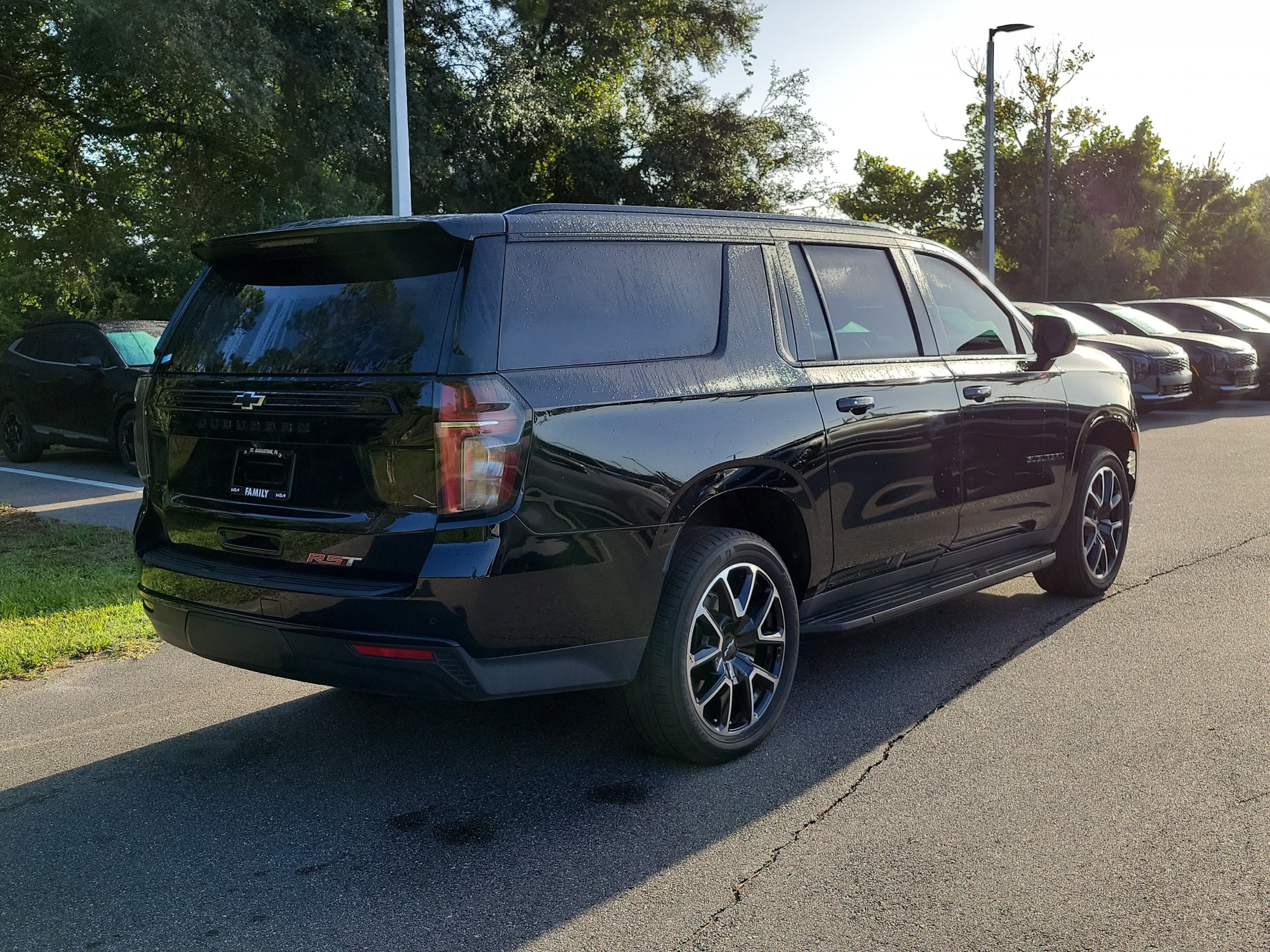 Used 2023 Chevrolet Suburban RST RWD image 5