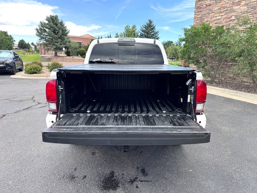 Used 2018 Toyota Tacoma TRD Off-Road w/ Technology Package AWD/4WD image 11