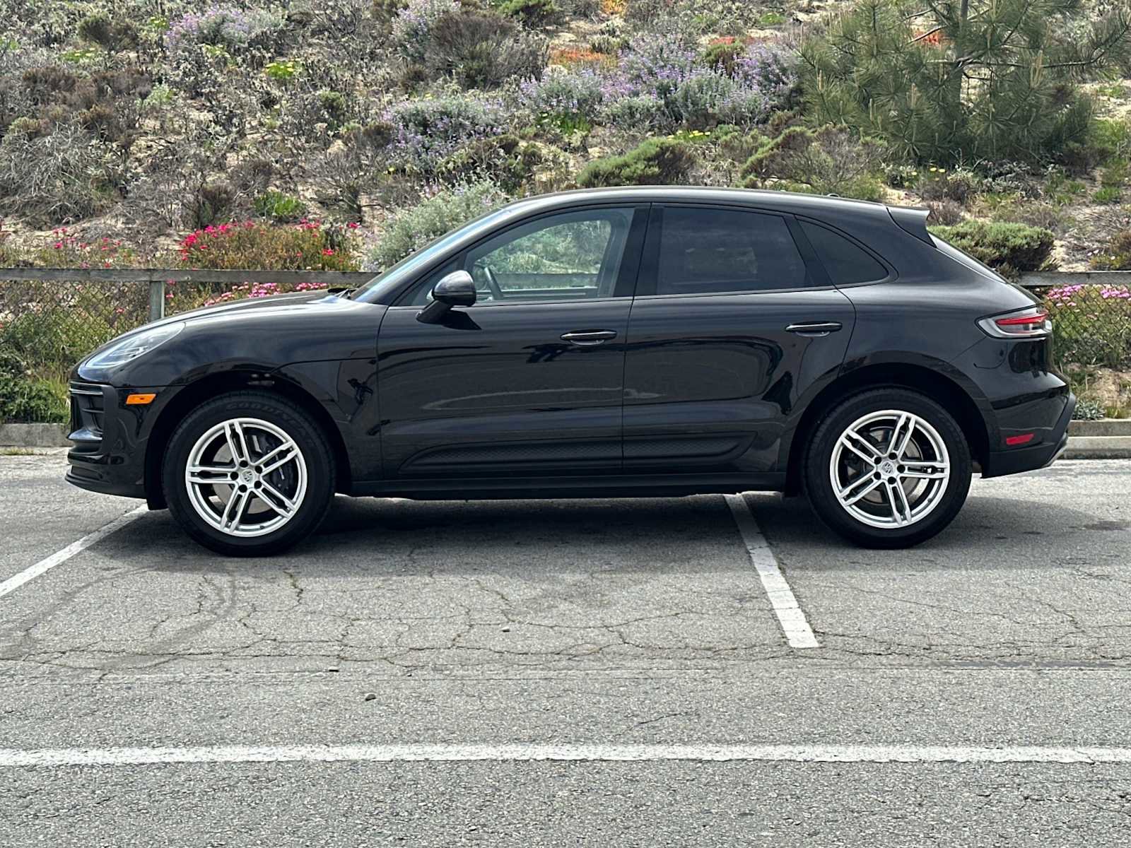 Used 2025 Porsche Macan image 2