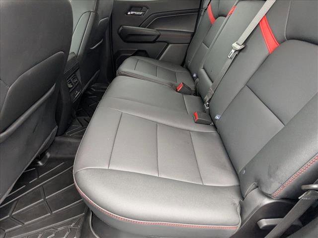 Used 2024 Chevrolet Colorado Z71 w/ Z71 Convenience Package 2 image 18