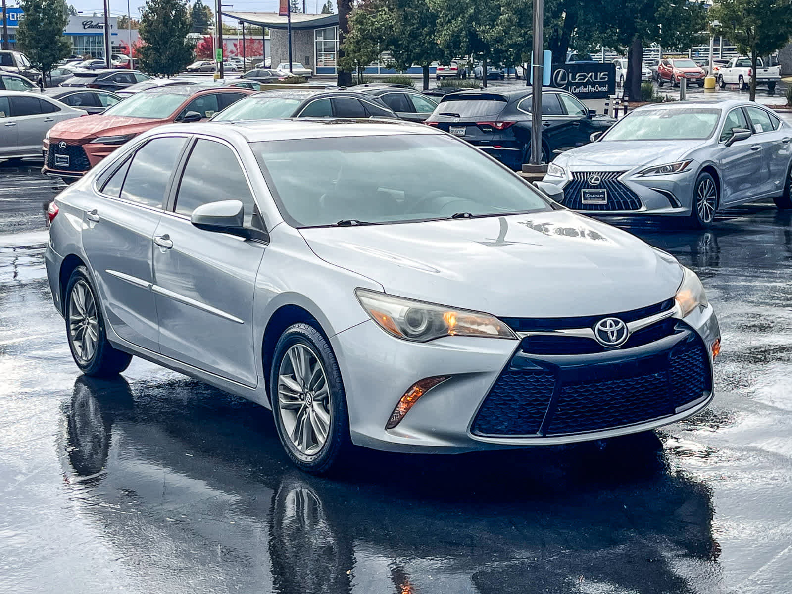 Used 2017 Toyota Camry SE image 5