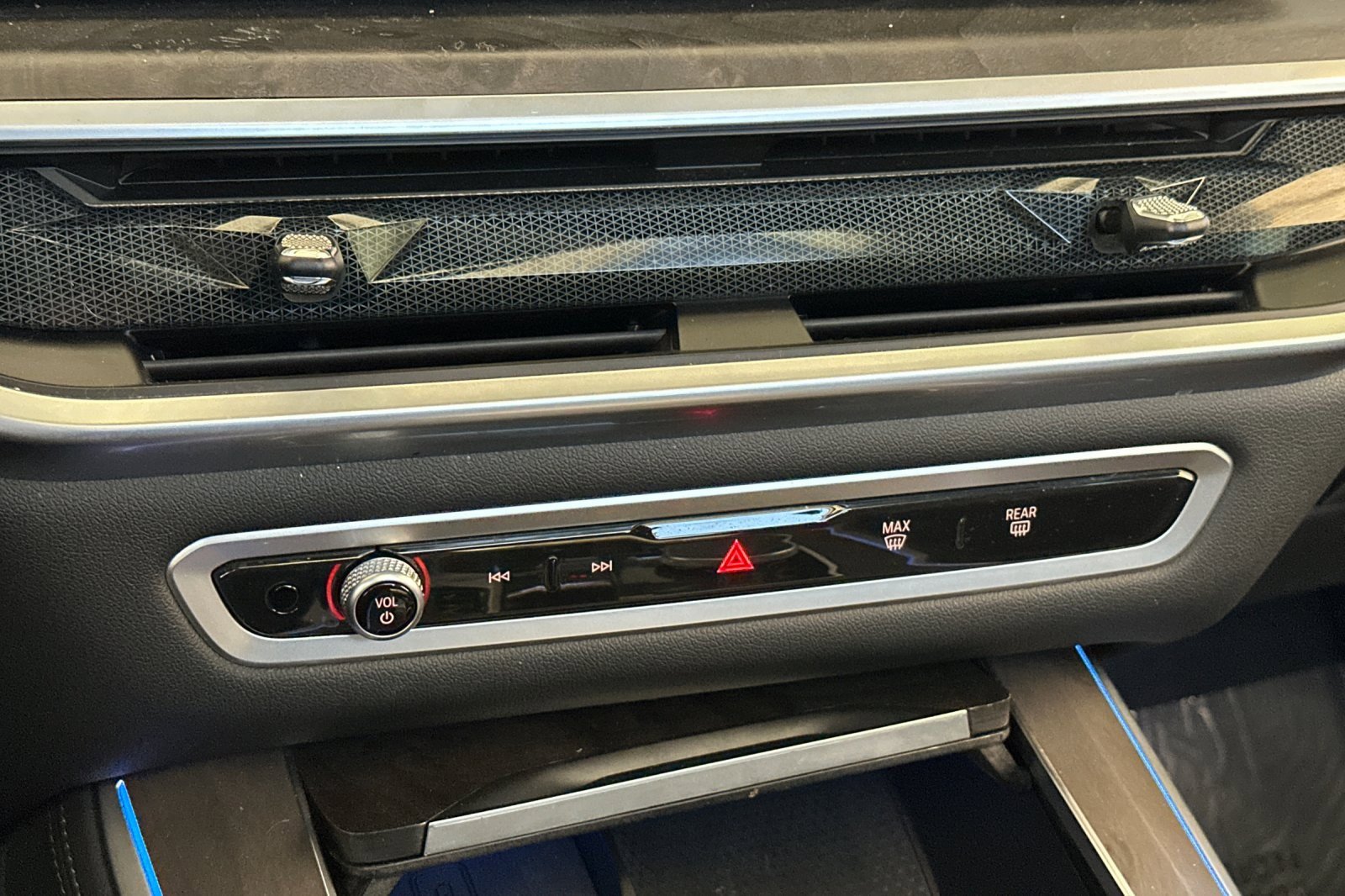 Used 2024 BMW X5 xDrive40i w/ Premium Package image 21