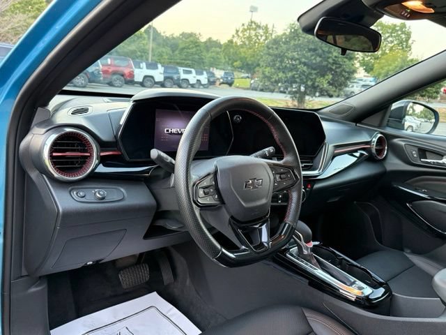 Used 2025 Chevrolet Trax RS w/ Sunroof Package FWD image 16