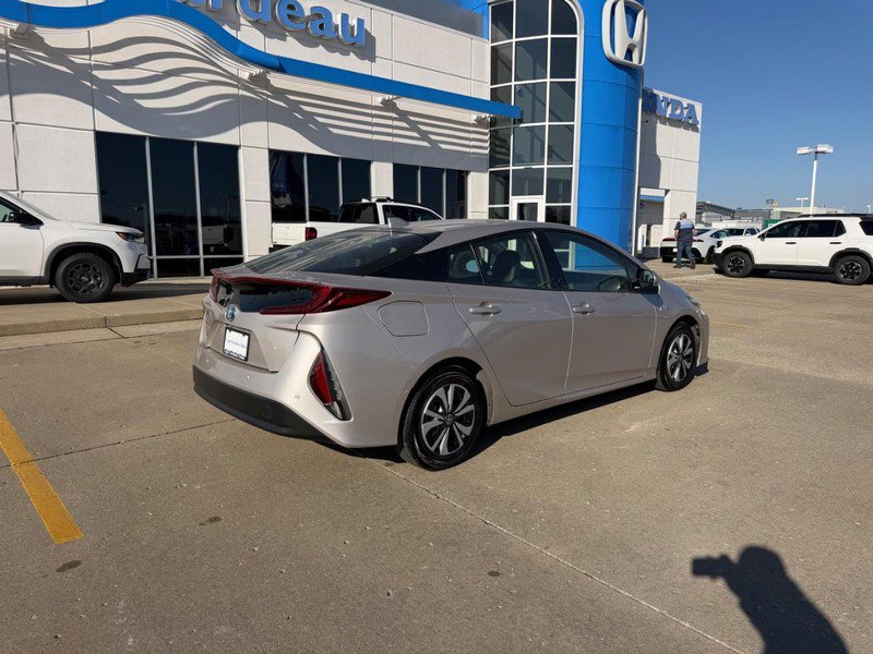 Used 2019 Toyota Prius Prime Advanced image 2