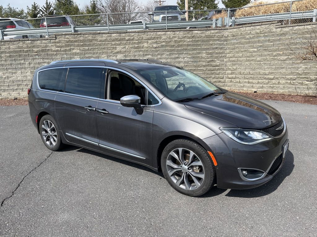 Used 2018 Chrysler Pacifica Limited w/ Tire & Wheel Group