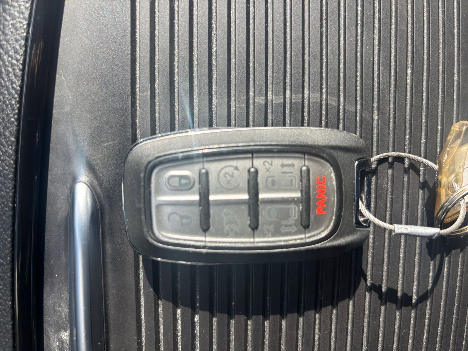 Used 2025 Chrysler Pacifica Limited image 27