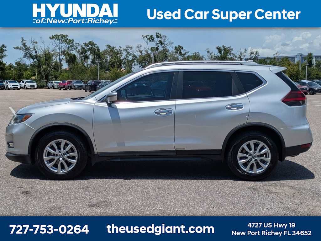 Used 2018 Nissan Rogue SV w/ Premium Package FWD image 2