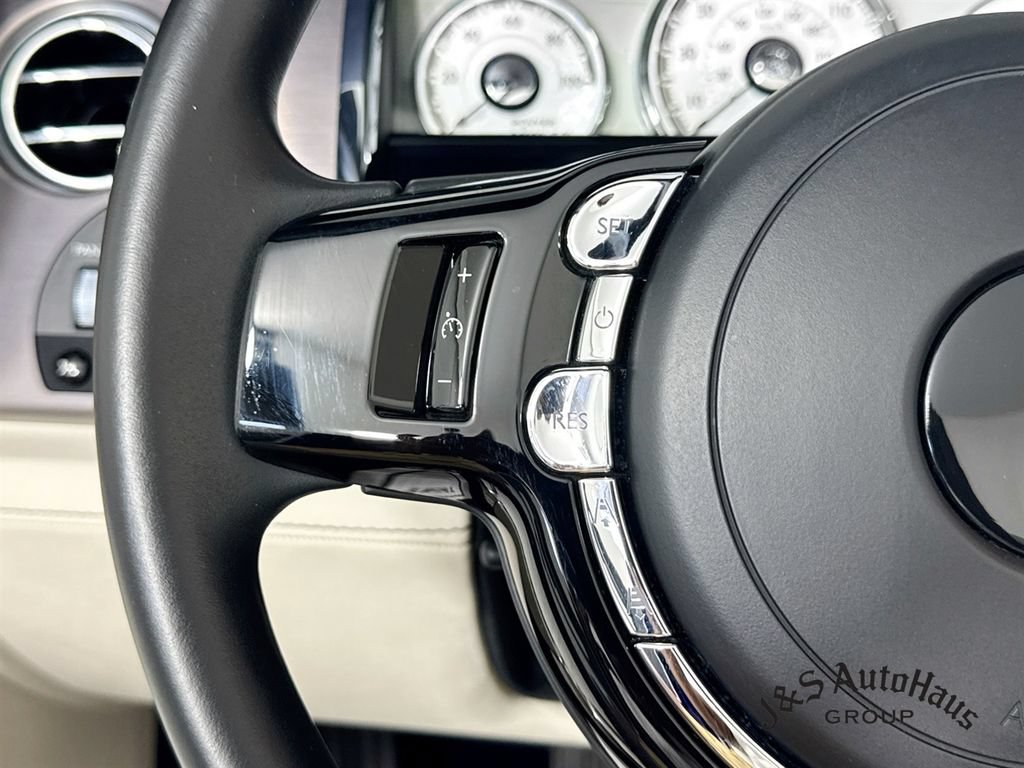 Used 2017 Rolls-Royce Dawn RWD image 13