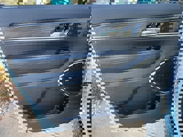 Used 2023 Jeep Wagoneer L Series II image 12