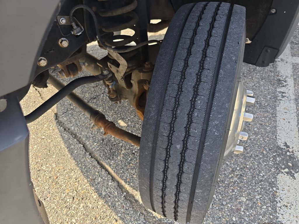 Used 2016 Ford F550 2WD Regular Cab Super Duty image 27