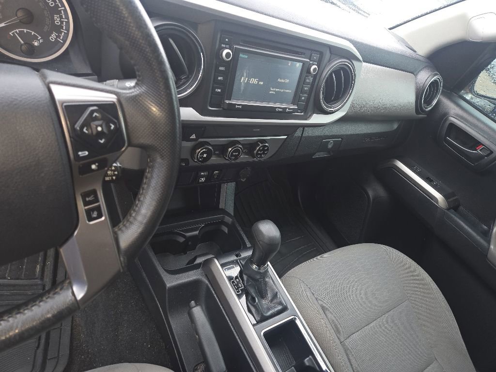 Used 2018 Toyota Tacoma SR5 RWD image 3