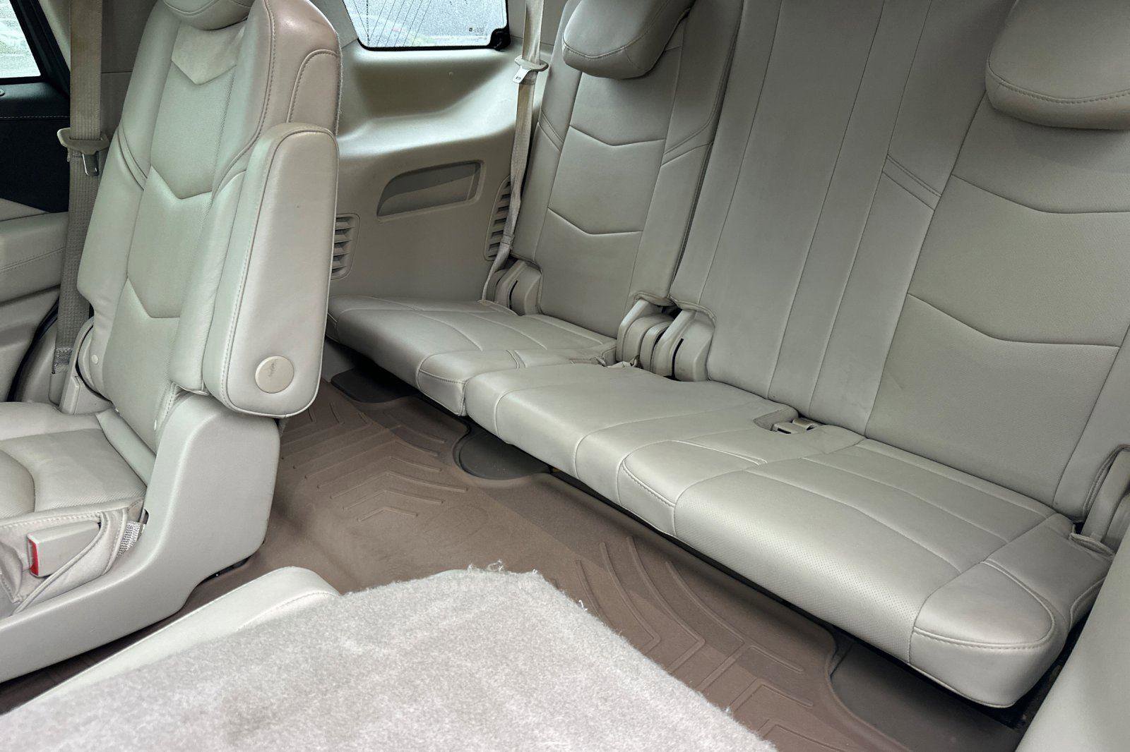 Used 2019 Cadillac Escalade Luxury image 16