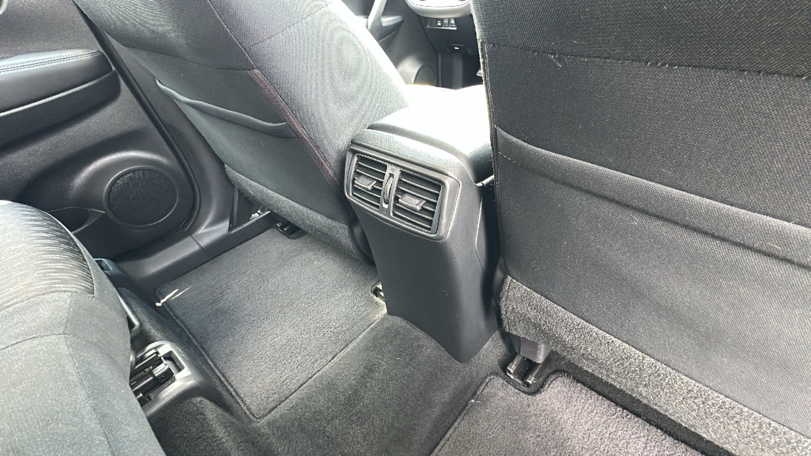 Used 2018 Nissan Rogue S AWD/4WD image 26