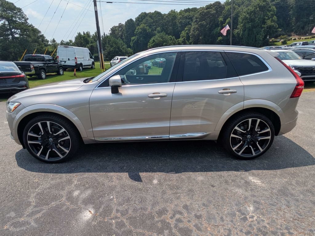 Used 2023 Volvo XC60 B5 Ultimate AWD/4WD image 3