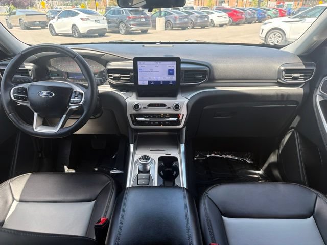 Used 2024 Ford Explorer XLT w/ Equipment Group 202A AWD/4WD image 17