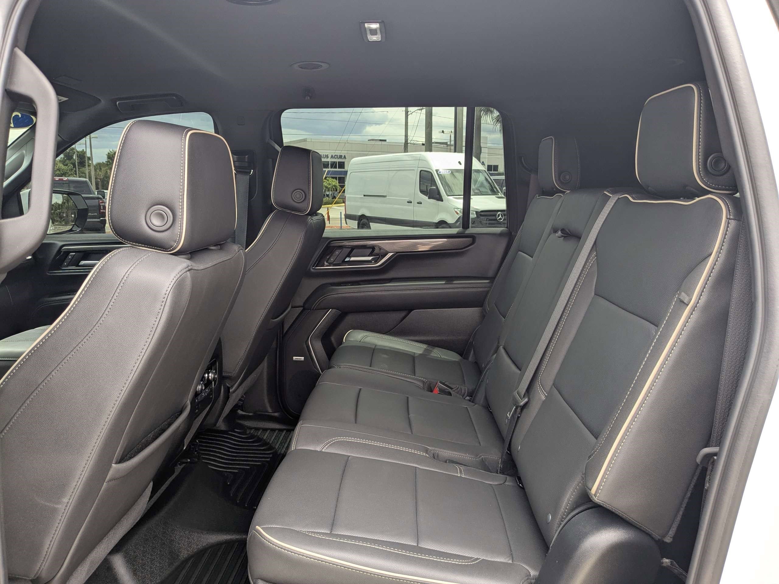 Used 2025 GMC Yukon XL Elevation RWD image 14