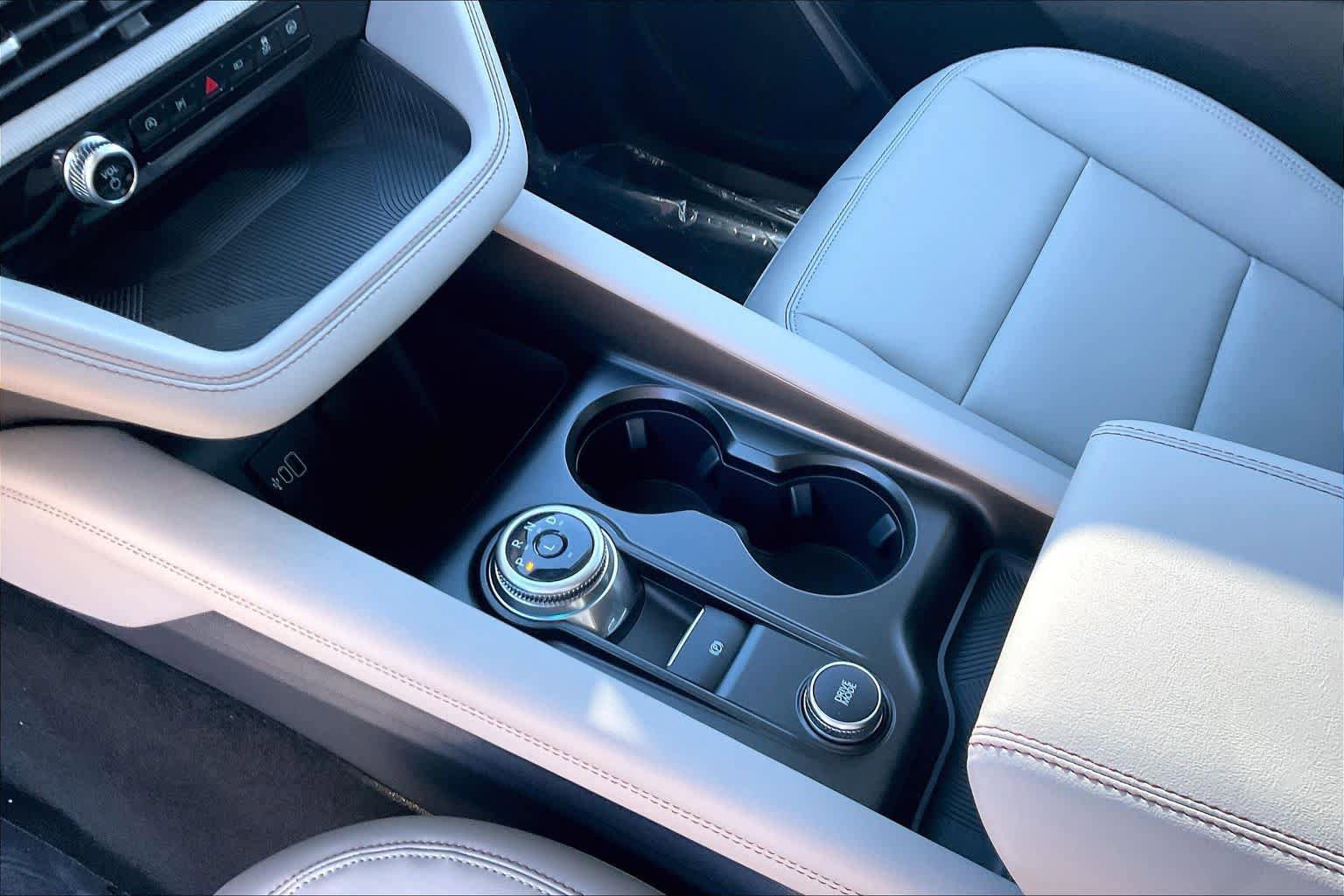New 2026 Ford Explorer Active w/ Active Comfort Package image 7