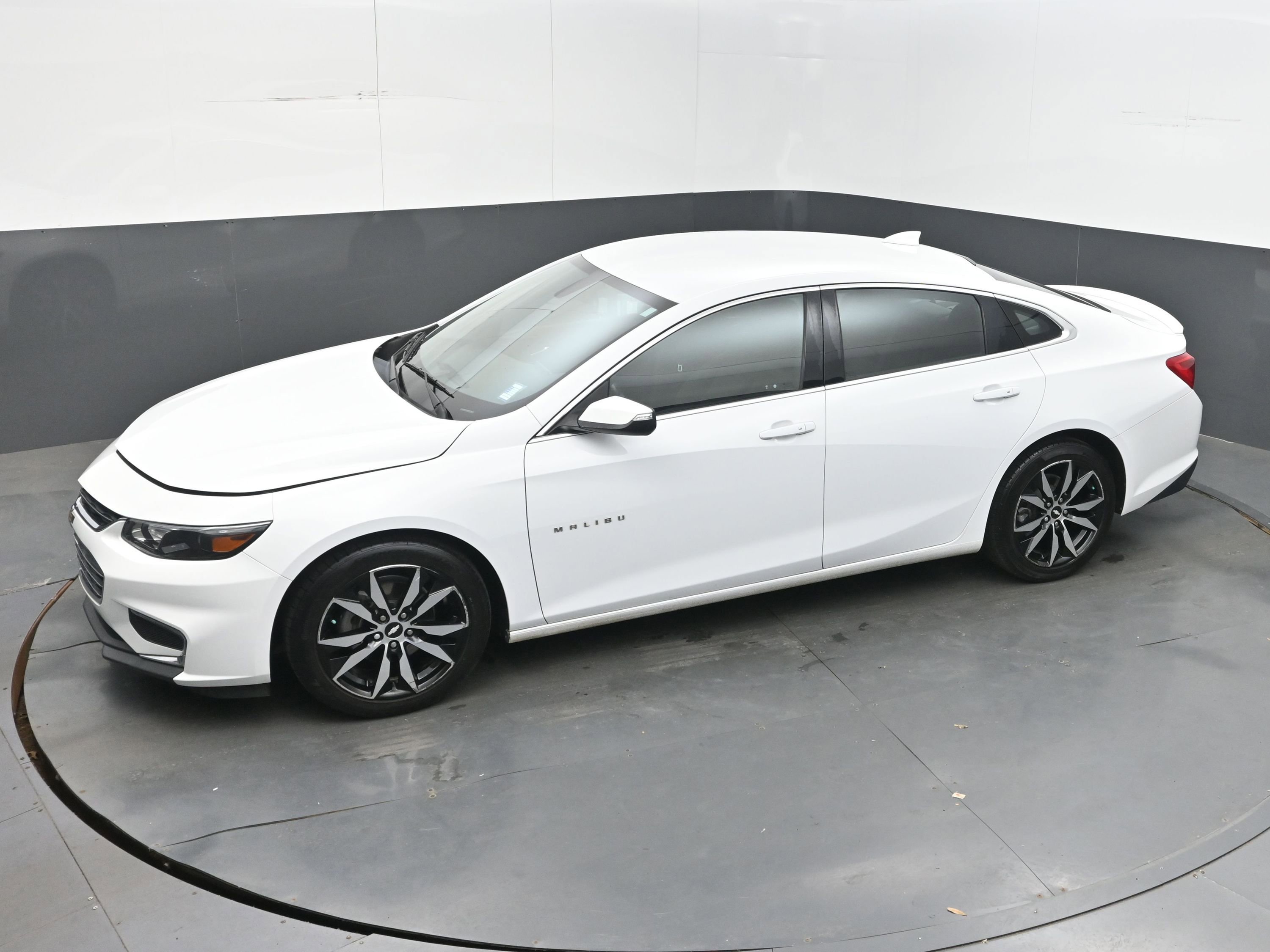Used 2018 Chevrolet Malibu LT FWD image 34