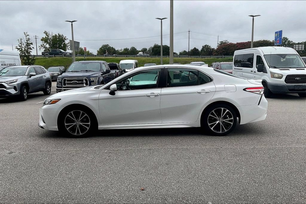 Used 2020 Toyota Camry SE FWD image 8