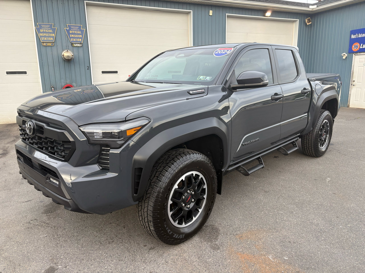Used 2024 Toyota Tacoma TRD Sport image 1