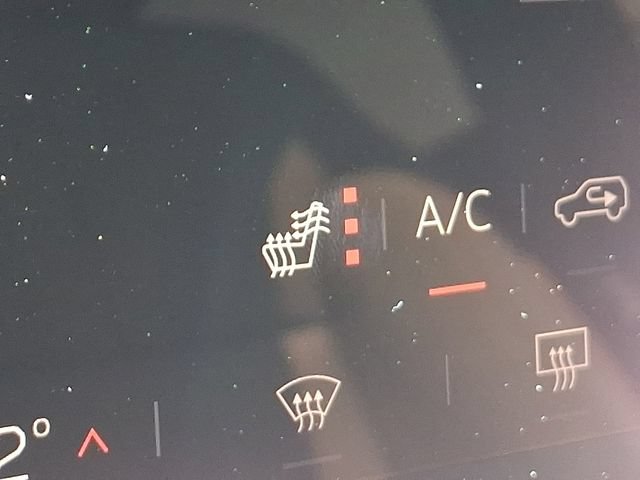 Used 2025 GMC Acadia AT4 w/ LPO, Floor Liner Package AWD/4WD image 15