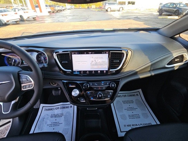 New 2026 Chrysler Pacifica Select image 43