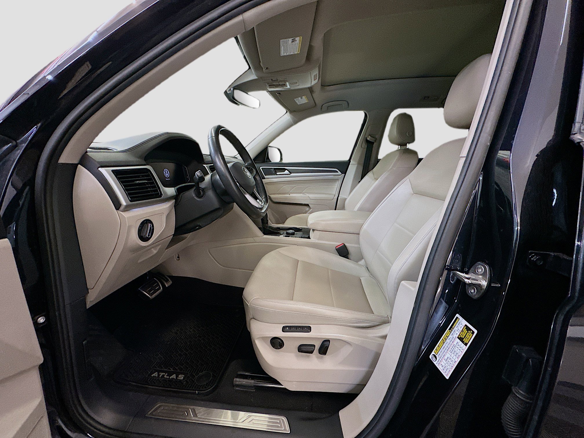 Used 2023 Volkswagen Atlas SEL R-Line image 13