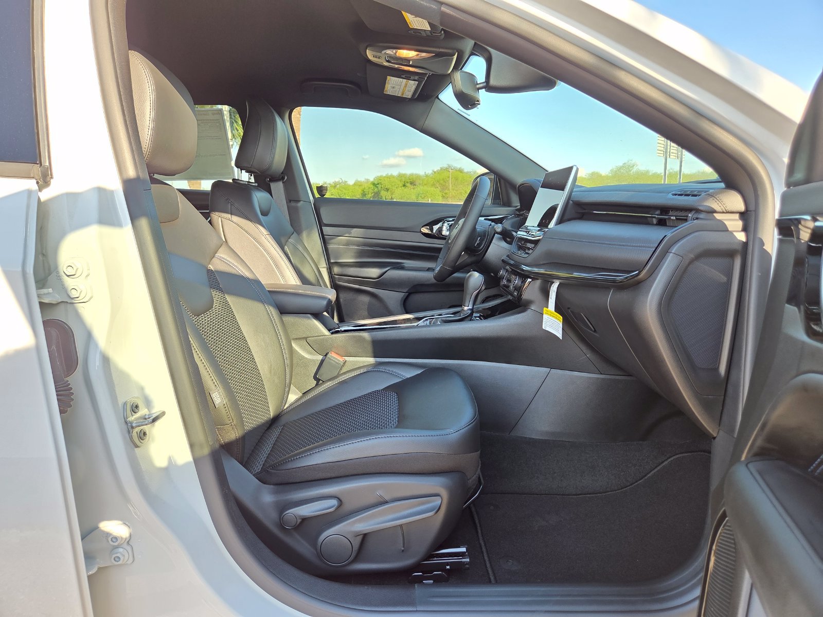 New 2026 Jeep Compass Latitude AWD/4WD image 19