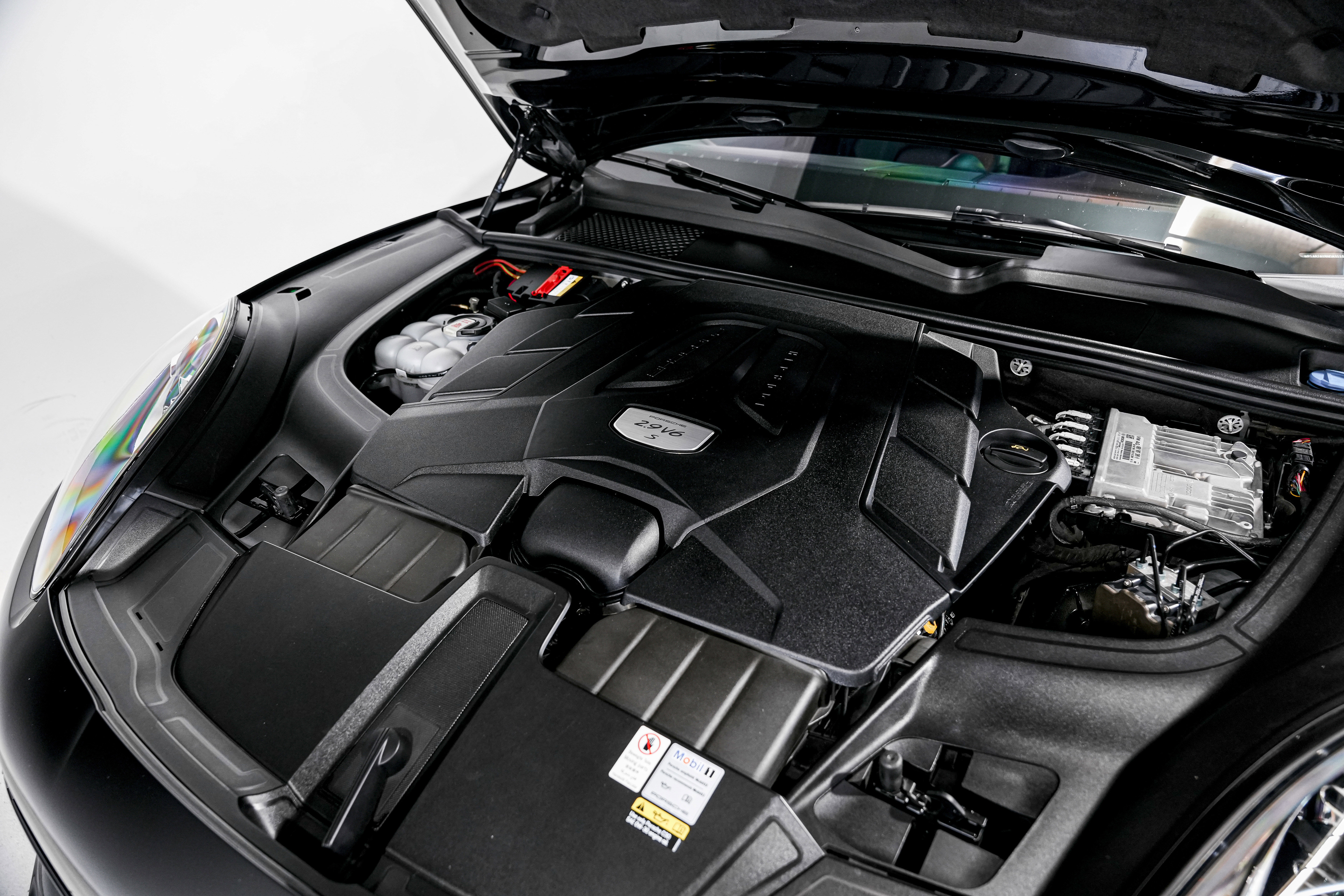 Used 2022 Porsche Cayenne S image 44